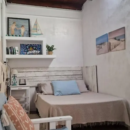 Cueva, Near The Sea In Majanicho Apartment
